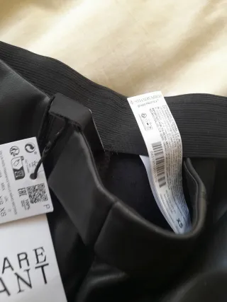 Pantalón de cuero negro a estrenar