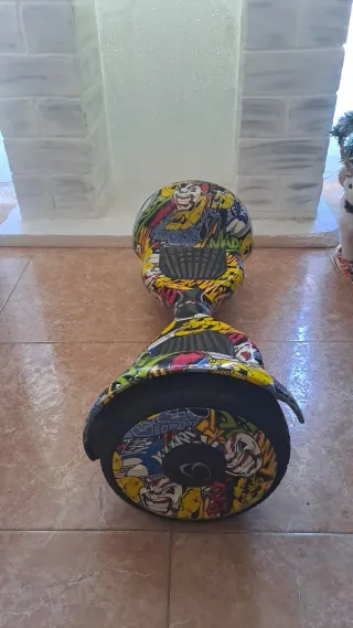 Hoverboard con diseño de payaso y graffiti