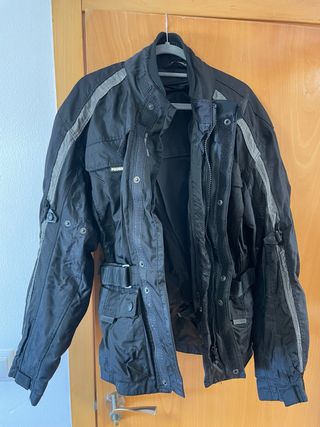 Chaqueta de moto negra. TALLA L Precio negociable