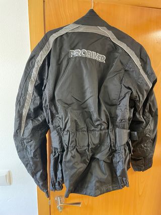 Chaqueta de moto negra. TALLA L Precio negociable