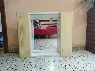 Mueble de baño beige y blanco