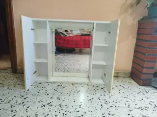 Mueble de baño beige y blanco