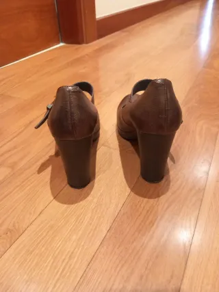 Zapatos de tacón Mary Jane marrones