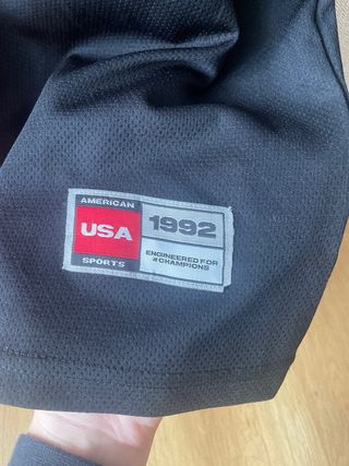 Camiseta Baloncesto Dividida Roja y Negra