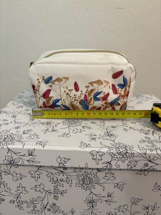 Neceser estampado floral blanco