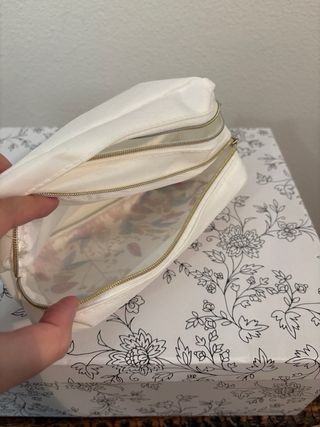 Neceser estampado floral blanco