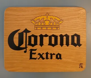 Logotipo cerveza Corona Extra pintado en madera