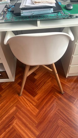 Silla Ikea blanca y madera