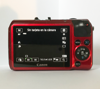 Canon EOS M Kit + 18 -55mm