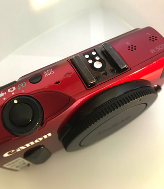 Canon EOS M Kit + 18 -55mm