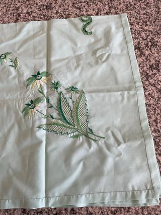 Tovaglietta con ricami floreali