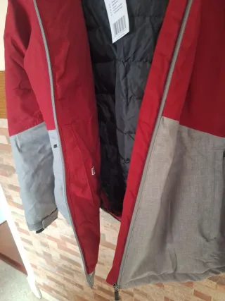 Chaqueta acolchada burdeos y gris