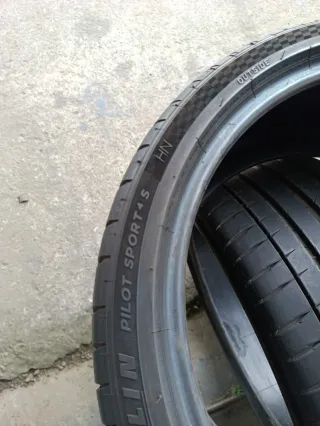 Michelin Pilot Sport 4S 245/35R19 93Y