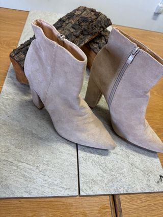 Stivali scamosciati donna beige