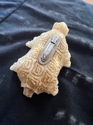 Mechero tortuga ónice tallado