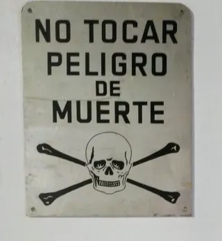 Cartel Peligro Muerte Aluminio