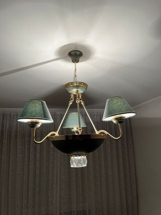 Lámpara de techo dorada con cristales