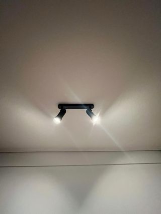 Lámpara de techo dorada con cristales