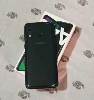 Samsung Galaxy A40 Nero + 2 custodie