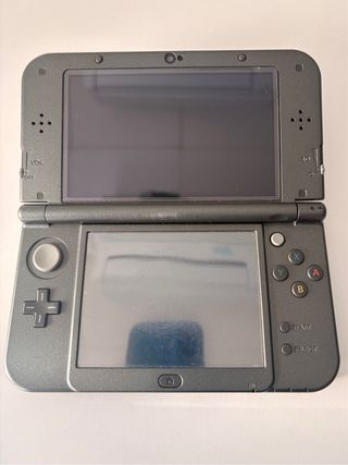 Nintendo New 3DS XL Negra + Accesorios