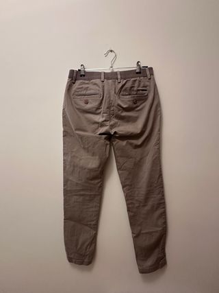 Pantalón chino beige