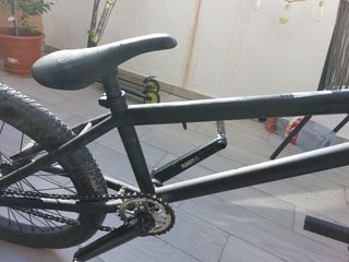 Bicicleta BMX Negra