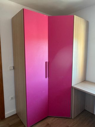 Habitación completa: cama, escritorio y armarios