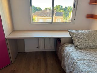 Habitación completa: cama, escritorio y armarios