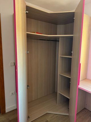 Habitación completa: cama, escritorio y armarios