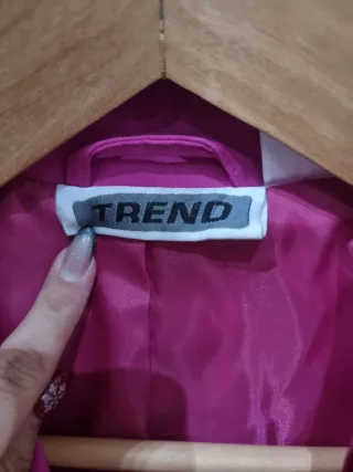 Trench rosa con cinturón