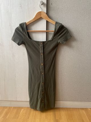Vestido corto verde con botones
