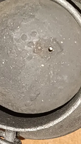 Olla de hierro antigua