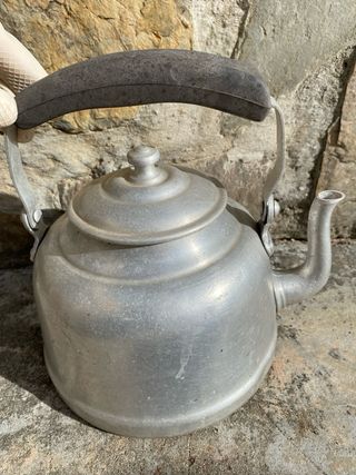 Tetera de aluminio antigua