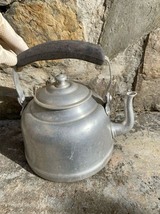 Tetera de aluminio antigua