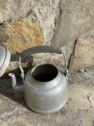 Tetera de aluminio antigua