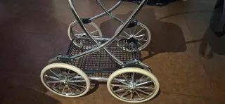 Carrito de bebé de juguete clásico  Marca Martina
