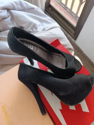 Zapatos de tacón negros