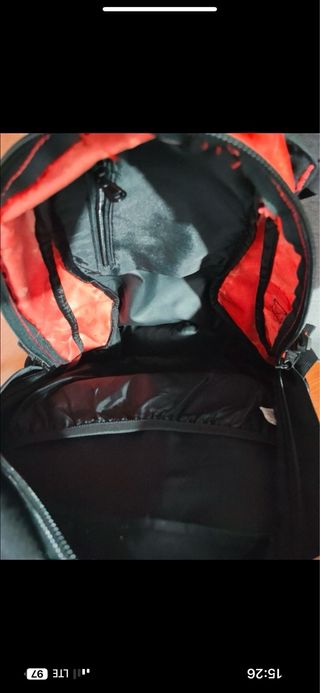 Mochila Trekking Forclaz Air 30L Roja/Negra