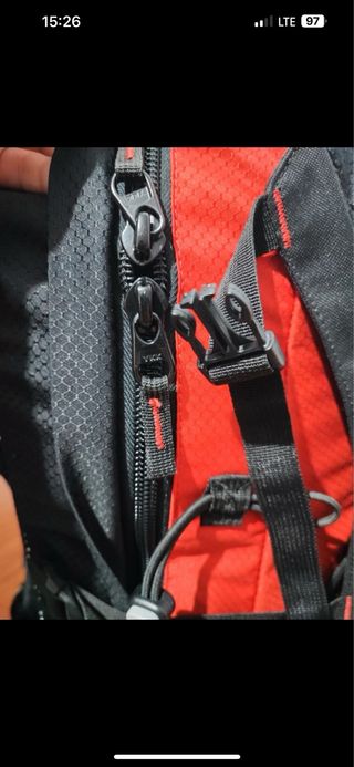 Mochila Trekking Forclaz Air 30L Roja/Negra