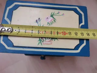 Joyero de madera con cajones pintados