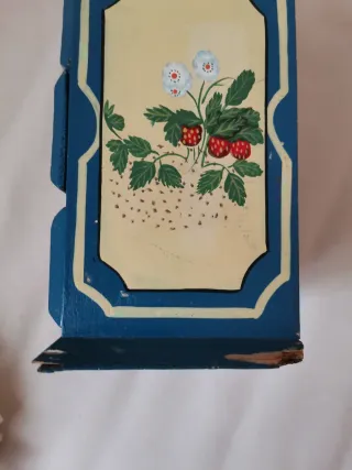 Joyero de madera con cajones pintados