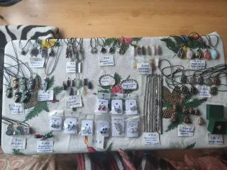 Joyería artesanal con minerales