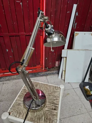 Lámpara de escritorio plateada Ikea