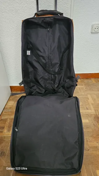 Maleta que se puede llevar como mochila