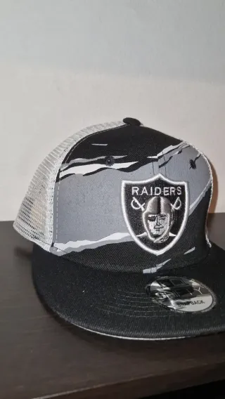 Gorra New Era Raiders 9FIFTY Trucker Negra/Gris