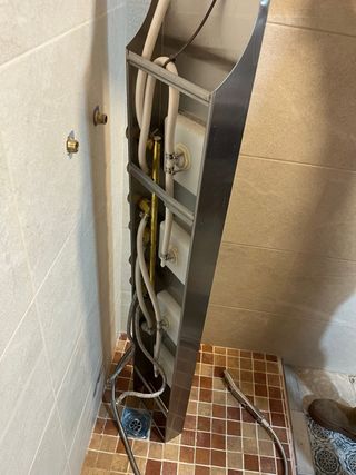 Dos Paneles de hidromasaje de acero inoxidable.