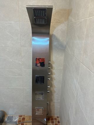 Dos Paneles de hidromasaje de acero inoxidable.