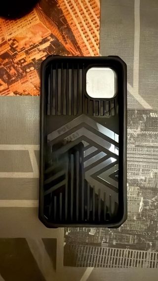 Funda iPhone 13 Protección Buena