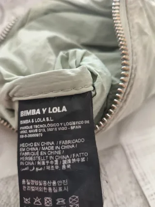 Cartera de mujer beige y gris.