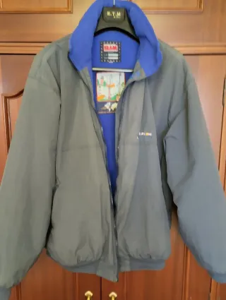 Cazadora náutica Slam azul,con capucha